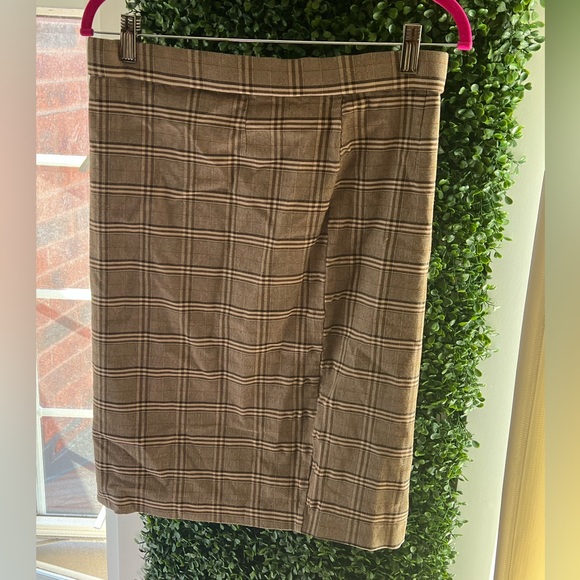 2/$22✨ Plaid Pencil Skirt (L) - Picture 4 of 4